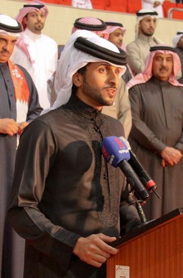 ناصر بن حمد يلقي كلمة للاعبين و الجماهير