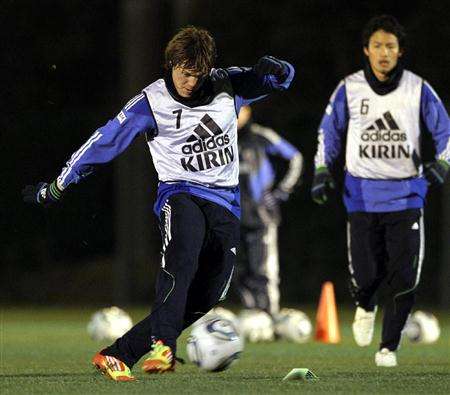 الظهير الأيسر لفريق شتوتجارت الالماني جوتوكو ساكاي في تدريب اليوم