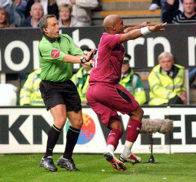 الحاجي ضيوف يعبر عن فرحته بعد احد الأهداف