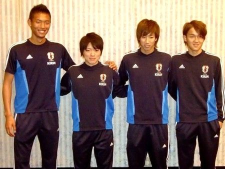 المحترفون في أوروبا من اليمين / اوسامي واوتسو وتاكاجي وايبوسوكي