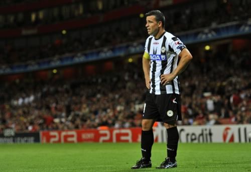 2011-08-16t210017z_01_tob514_rtridsp_3_soccer-champions_reuters