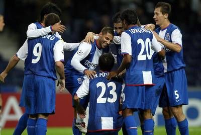 لاعبوا بورتو فرحين باحد الاهداف 