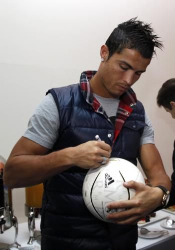 2011-12-28t134749z_01_ajs07_rtridsp_3_dubai_reuters