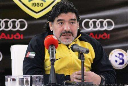 الأسطورة الأرجنتينية مارادونا مدرب الوصل