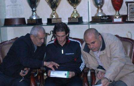 عبد الدايم يطلع على عقده قبل التوقيع