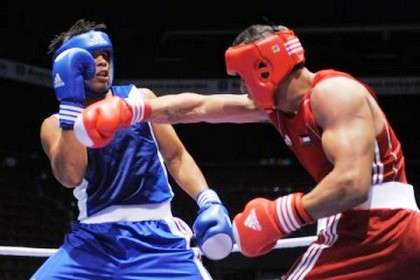 الملاكم السوري غصون " يمين"