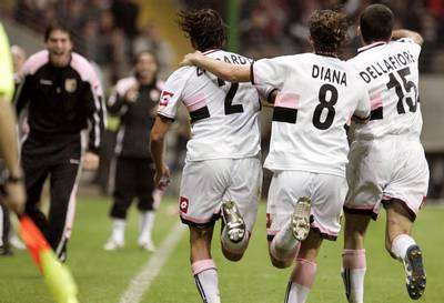 فرحة لاعبي باليرمو بهدف الفوز 