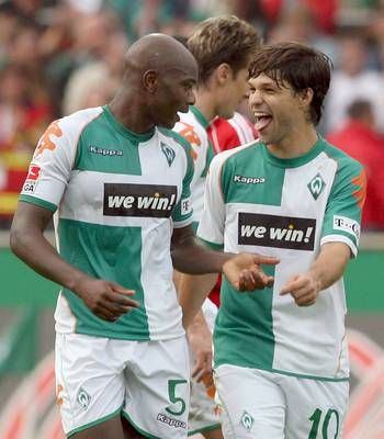 فرحة لاعبي بريمن باحد الاهداف 