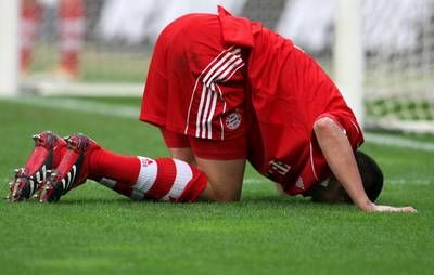 لوشيو عقب إحرازه هدف في مرماه أمام  فيردر بريمن يوم امس السبت