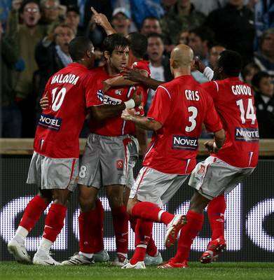 فرحة لاعبي ليون باحد الاهداف 