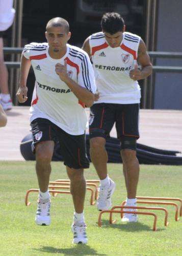 2012-01-04t230103z_01_bas120_rtridsp_3_soccer-argentina-trezeguet_reuters