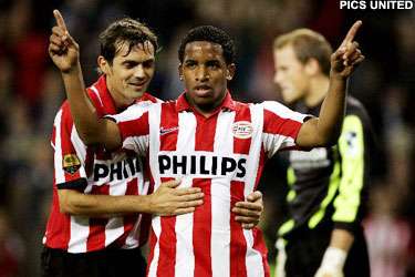 فارفان قاد ايندهوفن للفوز