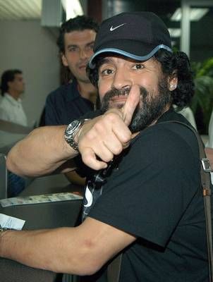 مارادونا يحيي الكاميرا في قبل يومين في السلفادور