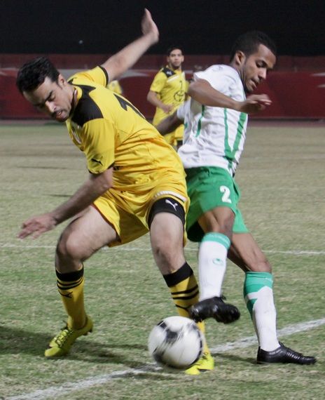 لقاء الأهلي والبحرين