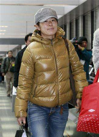 هوماري ساوا عند وصولها لمطار ناريتا باليابان