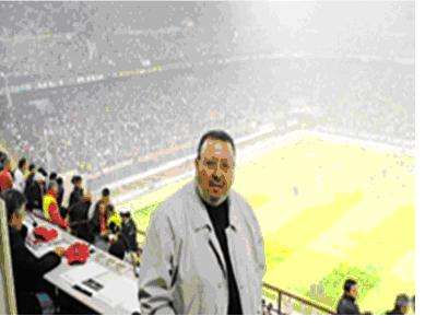 السيد فيصل القناعي في استاد سان سيرو