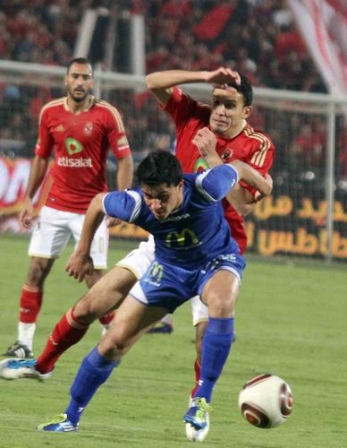 جدو وشوقي ينفذان الضغط على لاعب سموحة 