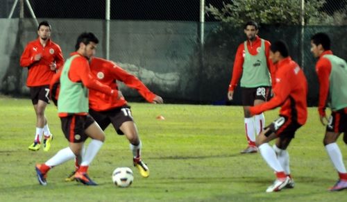 جانب من تمرين المنتخب الأولمبي البحريني