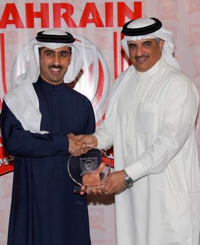 الشيخ طلال بن محمد يكرم الشيخ خالد بن عبدالله