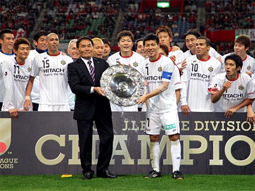 بطل الموسم الماضي فريق كاشيوا ريسول