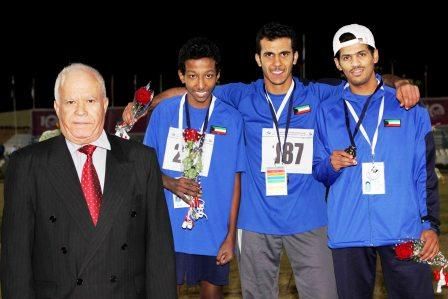 الثلاثي الكويتي يتوجهم رئيس الأتحاد العرب التونسي علي حرزالله