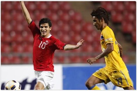 طارق اليونسي في مباراة تايلاند والنرويج