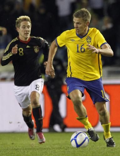 بونتوس فرنبلوم ( يمين )