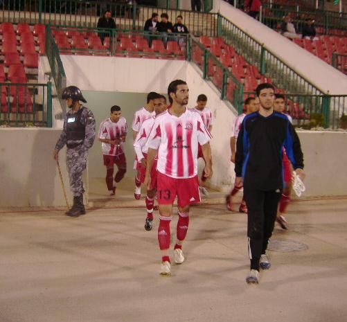 دخول لاعبين شباب الاردن ارض الملعب