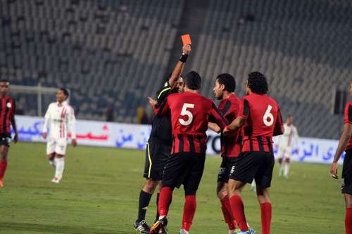 البطاقات الحمراء لم ترفع الا في مباراة الزمالك و الداخلية