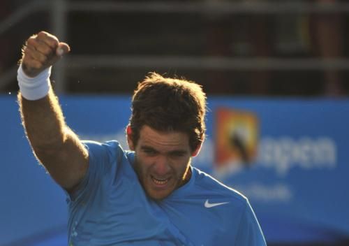 بطل أمريكا 2009 يحتفل بوصوله لـ QF أستراليا 