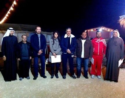 الشيخ خالد بن عبدالله و الشيخ احمد بن حمد يتوسطان الموظفين المكرمين وبعض اعضاء مجلس الادارة