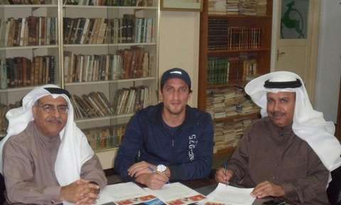 ناصر الدين يوقع على عقد انتقاله الى نادي البحرين