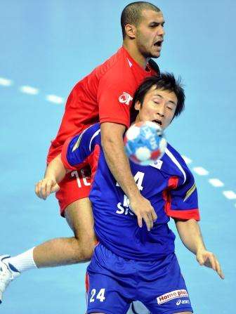 سامح الهاجري احد العناصر الاساسية لمنتخب  اليد