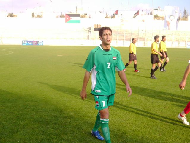 اللاعب العراقي مصطفي كريم صاحب هدف اللقاء الوحيد