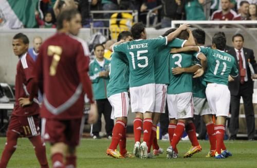 2012-01-26t042340z_01_hou06_rtridsp_3_soccer-friendly_reuters