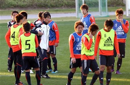 المدرب سيكيزوكا في تدريبات اليوم الجمعة 