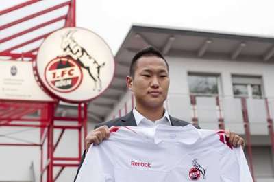 جونج تاي سي بقميص فريق كولن الالماني