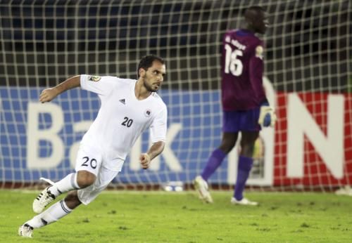 ايهاب البوسيفى يحتفل بأحد اهدافه فى مرمى السنغال