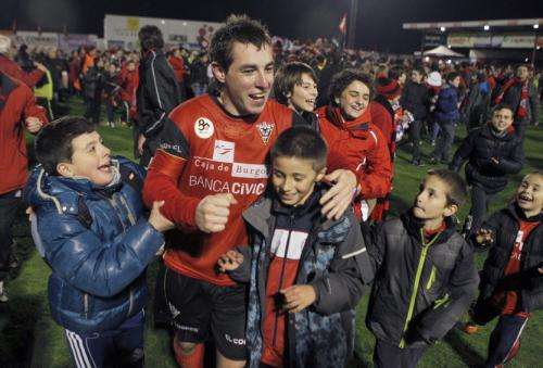 فرحه لاعبي وجماهير ميرانديس بعد التاهل على حساب اسبانيول