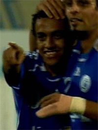 الشلهوب وابتسامة مع زميله القحطاني بعد الهدف