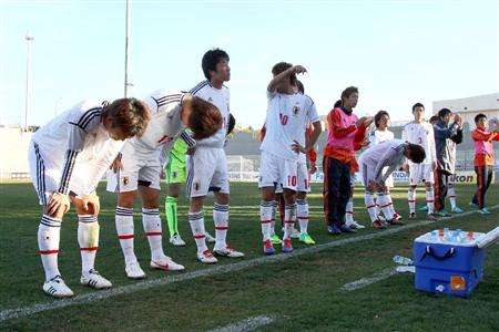 لاعبو منتخب اليابان الأولمبي يعتذرون للجماهير بعد الخسارة أمام سوريا