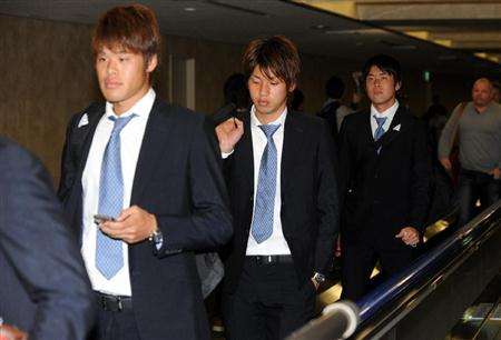 لاعبو أولمبي اليابان في مطار ناريتا بعد عودتهم من الأردن