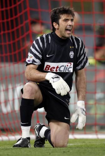2011-05-022011-05-02t193111z_01_gsp04_rtridsp_3_soccer-italy_reuters