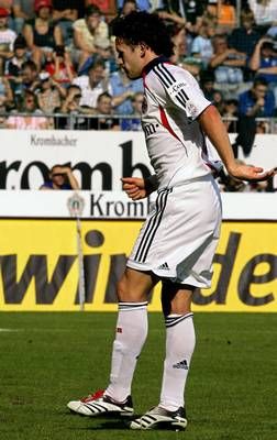 أوين هارجريفيز لحظة اصابته في المباراة