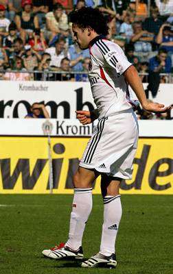 أوين هارجريفيز لحظة اصابته في المباراة