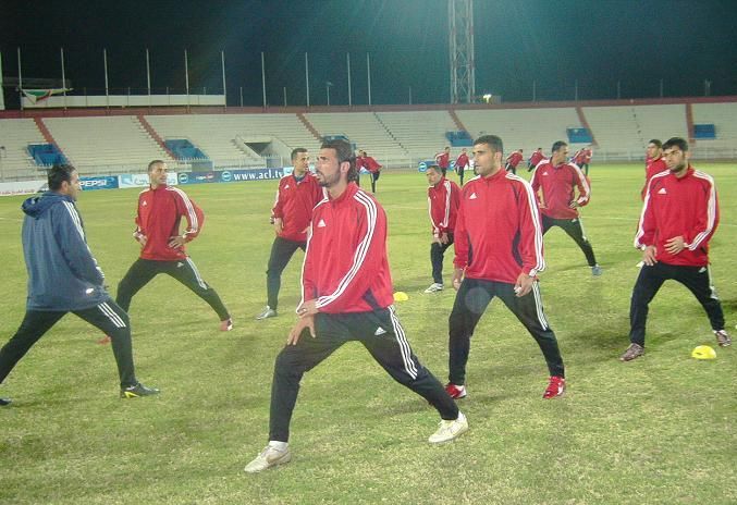 من تدريبات نادي شباب الاردن على ملعب المباراة يوم امس