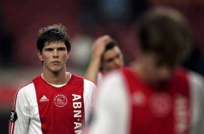 مهاجم اياكس هنتلر يندب حظه بعد الخسارة على ارضه من اسبانيول 