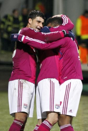 2012-02-14t214547z_01_eft08_rtridsp_3_soccer-champions_reuters