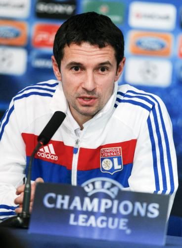 2012-02-13t162943z_01_rpr06_rtridsp_3_soccer-champions_reuters