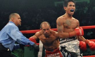 جونريل كاسيميرو ( يمين )